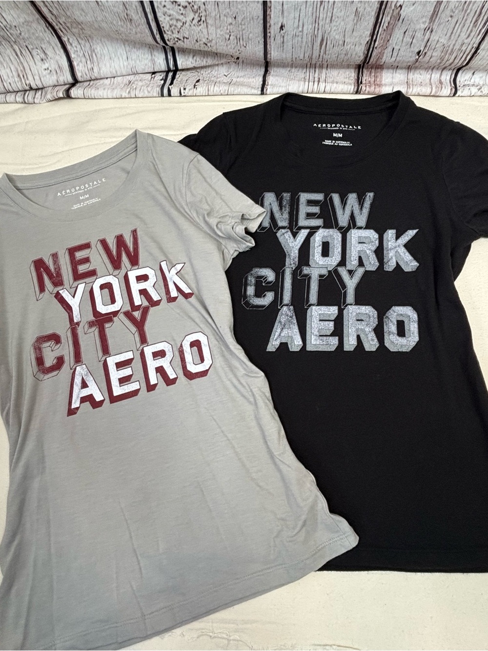 Aeropostale 2016 Lot of 2 Graphic Tees Women Juniors Medium NYC Black Gray Shirt